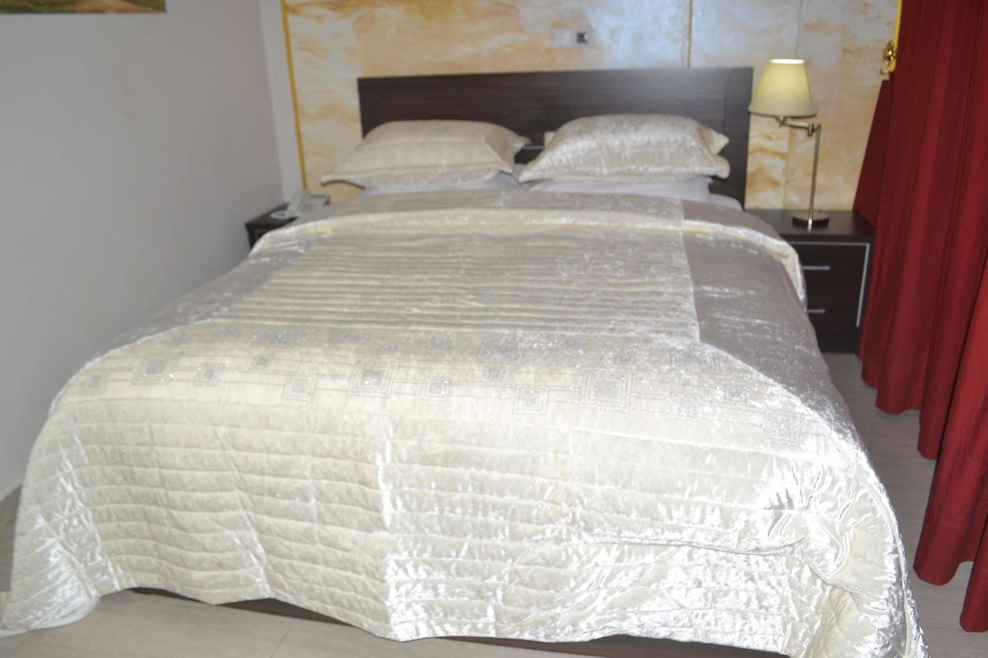 Noubou International Hotel Douala Eksteriør billede
