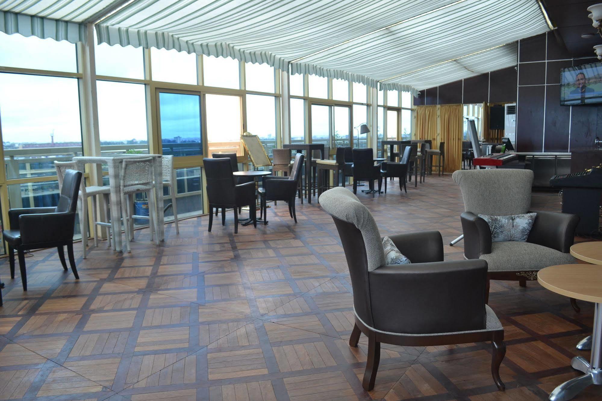Noubou International Hotel Douala Eksteriør billede
