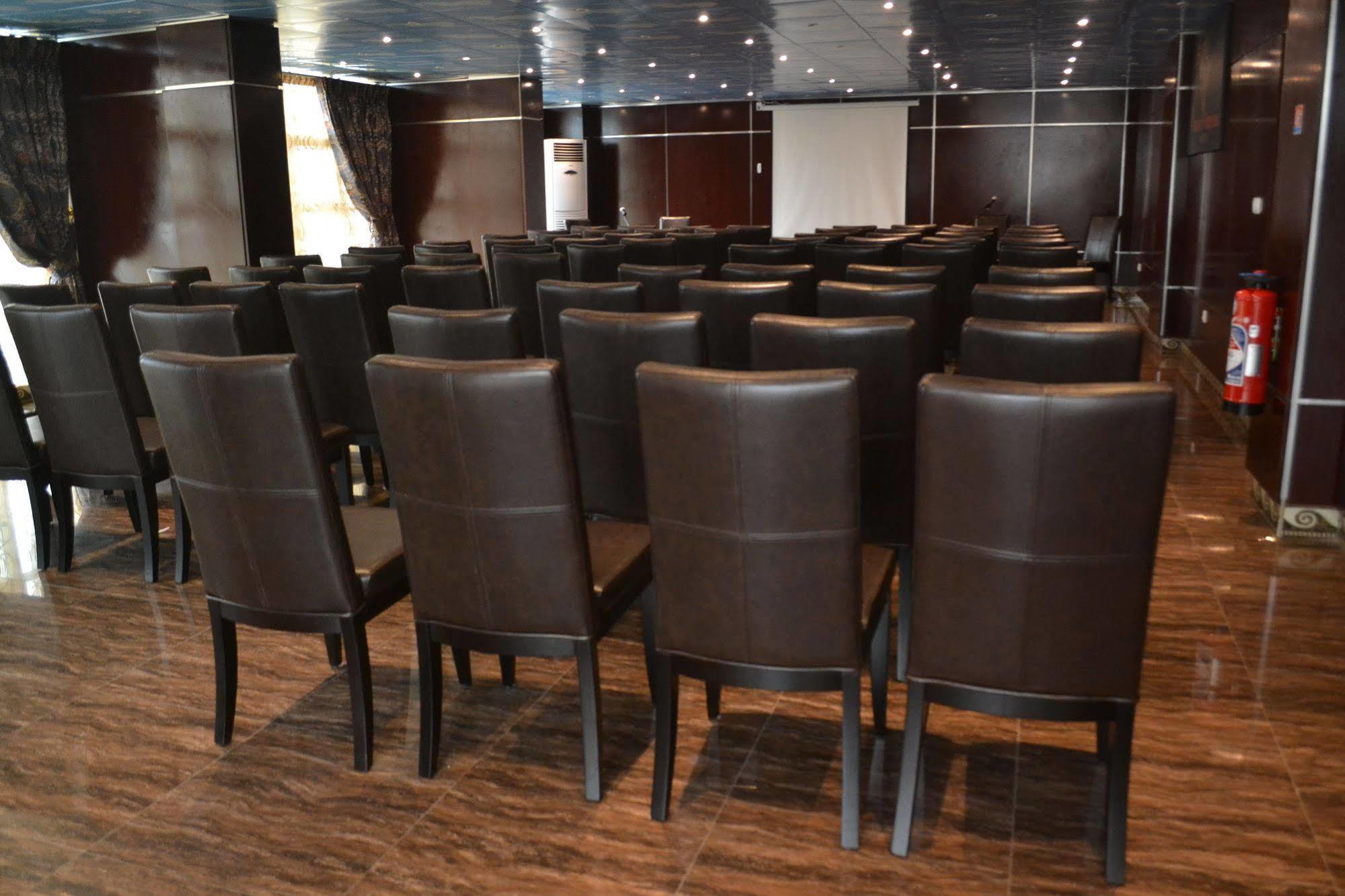 Noubou International Hotel Douala Eksteriør billede