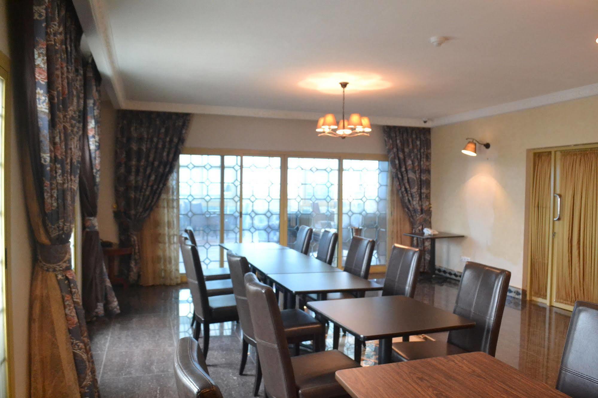 Noubou International Hotel Douala Eksteriør billede